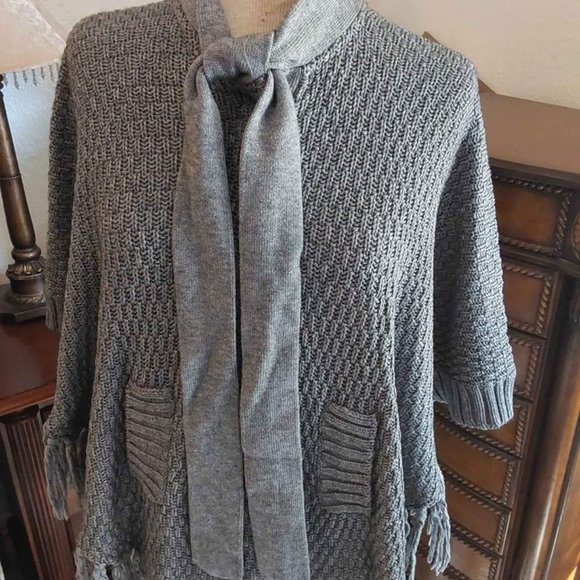 Josephine by for Joseph Knitted Poncho with tassel fringe and kangaroo p… - Picture 3 of 10